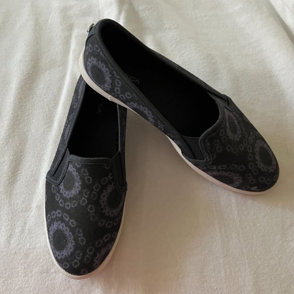 Nautica Shoes - Nautica Dark/Light Gray Canvas Shoes Size 7
